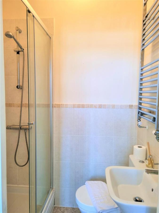 Central Apartments - Spacious 2 Beds Swindon Zewnętrze zdjęcie