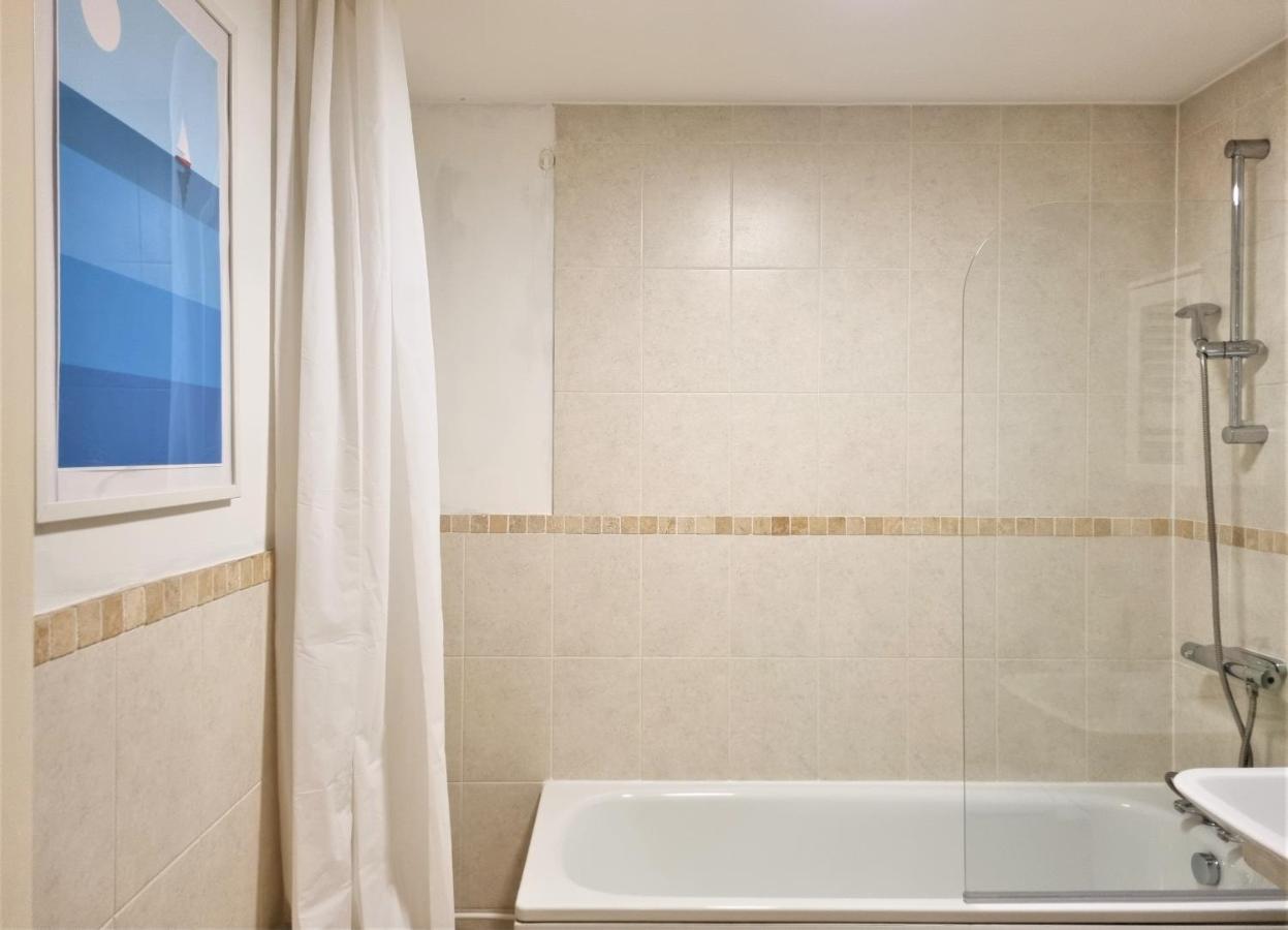 Central Apartments - Spacious 2 Beds Swindon Zewnętrze zdjęcie
